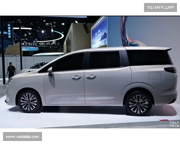 五菱星光730登场:7座躺平大空间+三动力,10万级家用车新典范